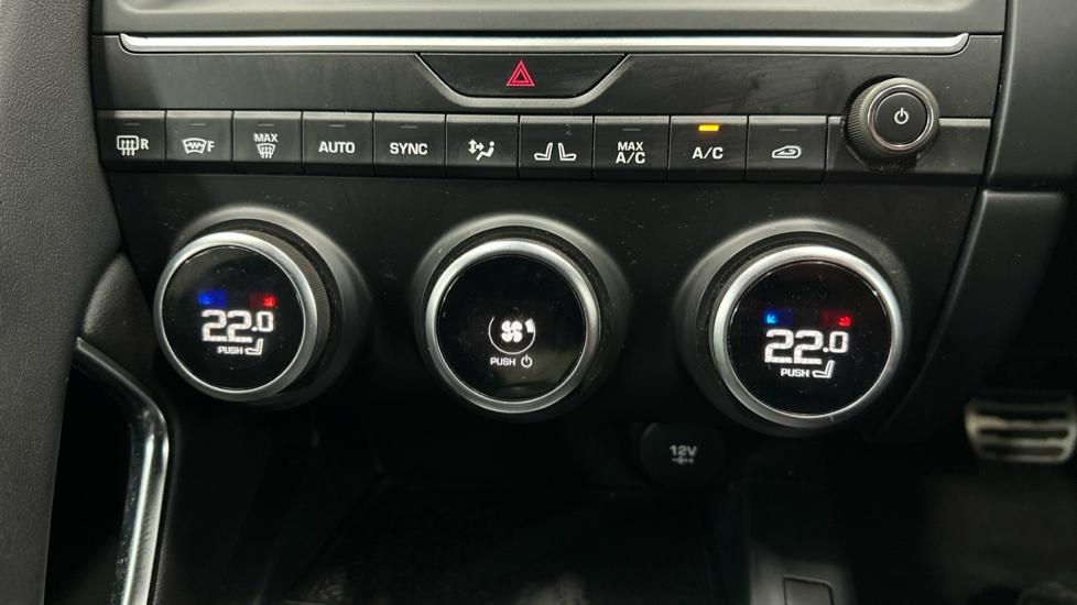 Dual Climate Control / Air Conditioning 