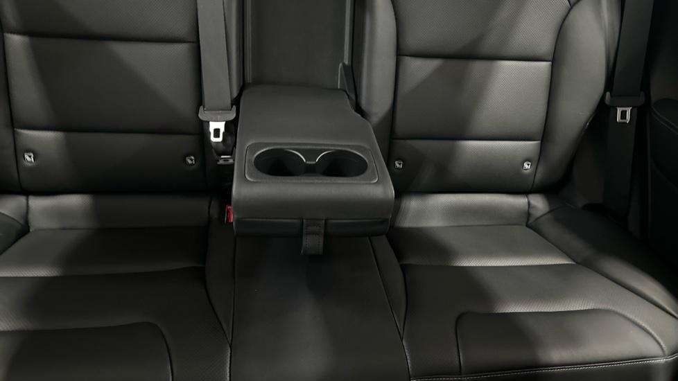 Rear Armrest/ Cup Holder