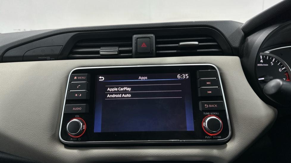 Apple Car Play & Android Auto