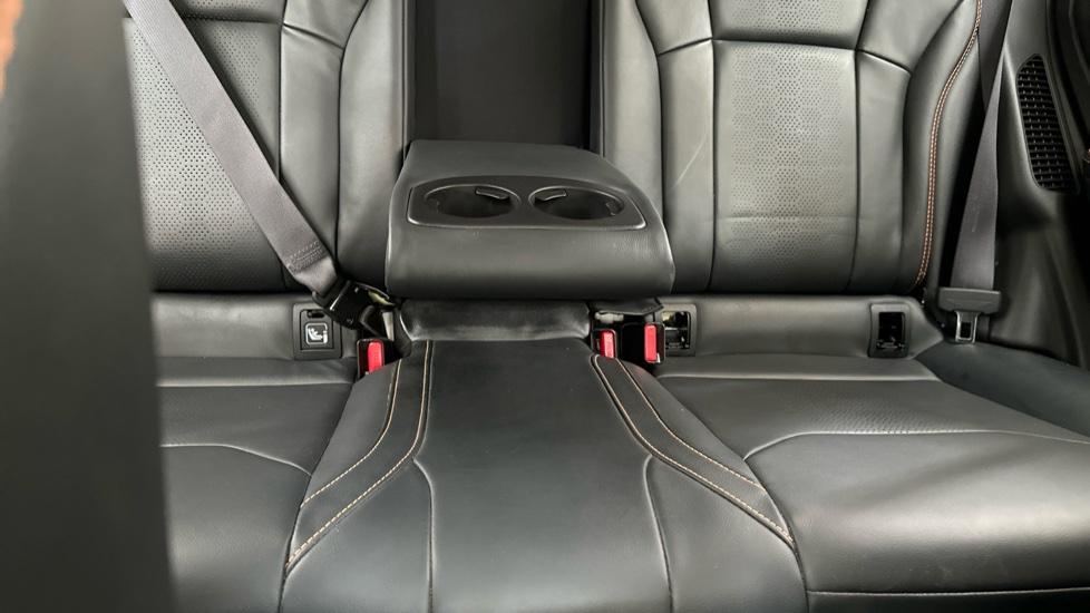 Rear Armrest/ Cup Holder