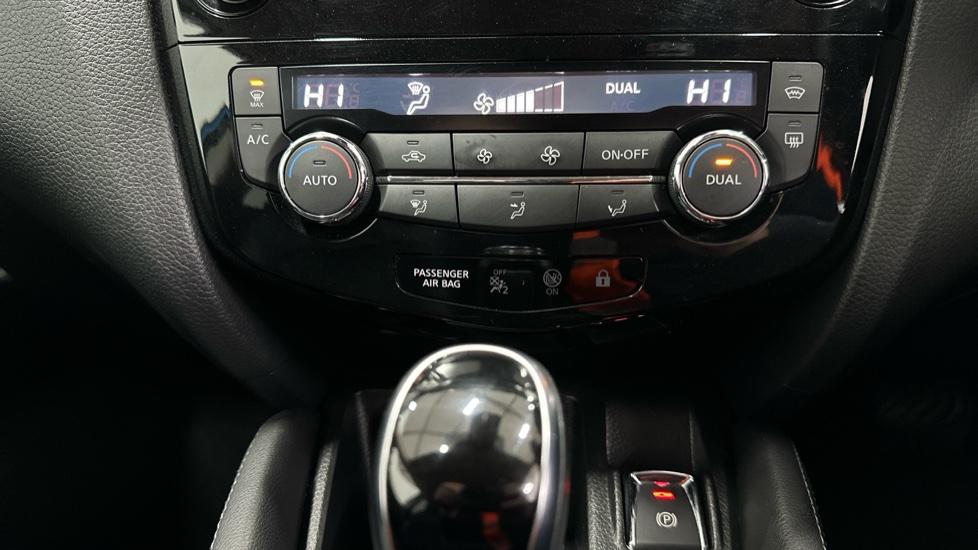 Dual Climate Control / Air Conditioning