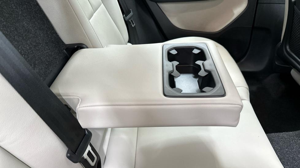 Rear Armrest/ Cup Holder