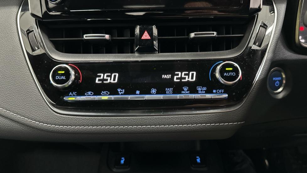 Dual Climate Control / Air Conditioning 