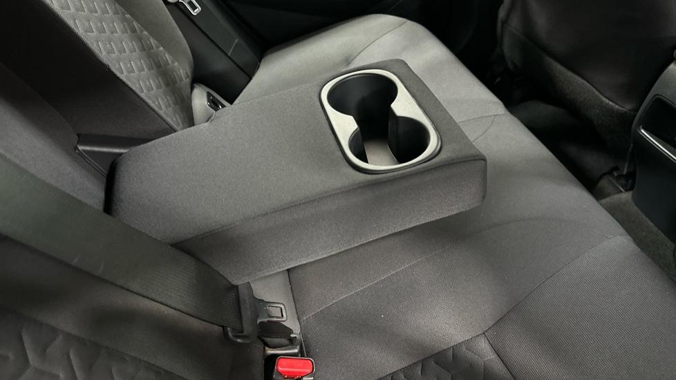 Rear Armrest/ Cup Holder