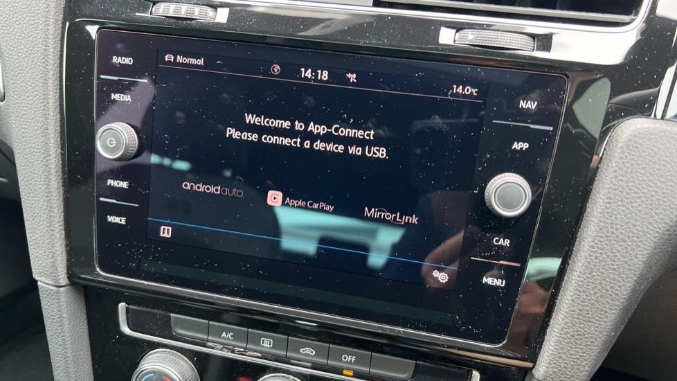 Apple Car Play & Android Auto