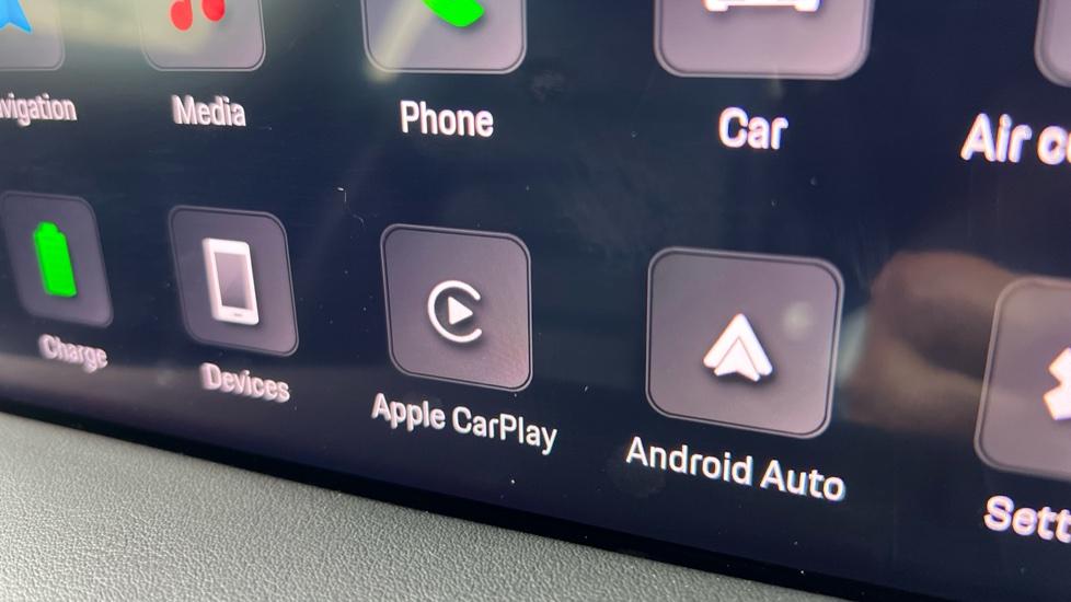 Apple Car Play & Android Auto