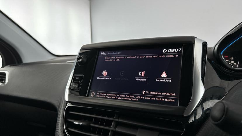 Bluetooth / Apple Carplay / Android Auto