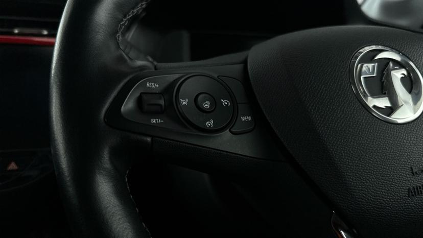 Heated Steering Wheel and Cruise control / Speed Limiter 