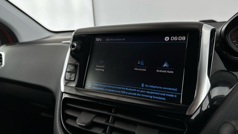 Bluetooth / Apple Carplay / Android Auto