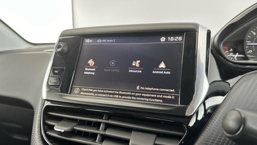 Bluetooth / Apple CarPlay / Android Auto