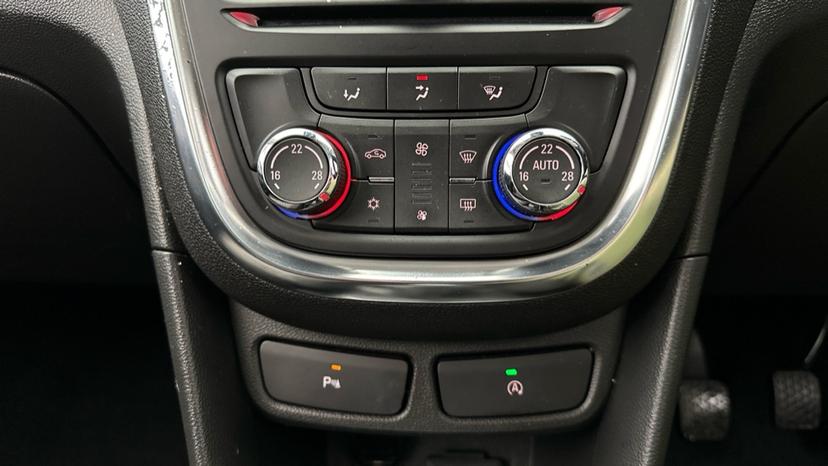 Dual Climate Control / Air Conditioning / Auto Stop/Start