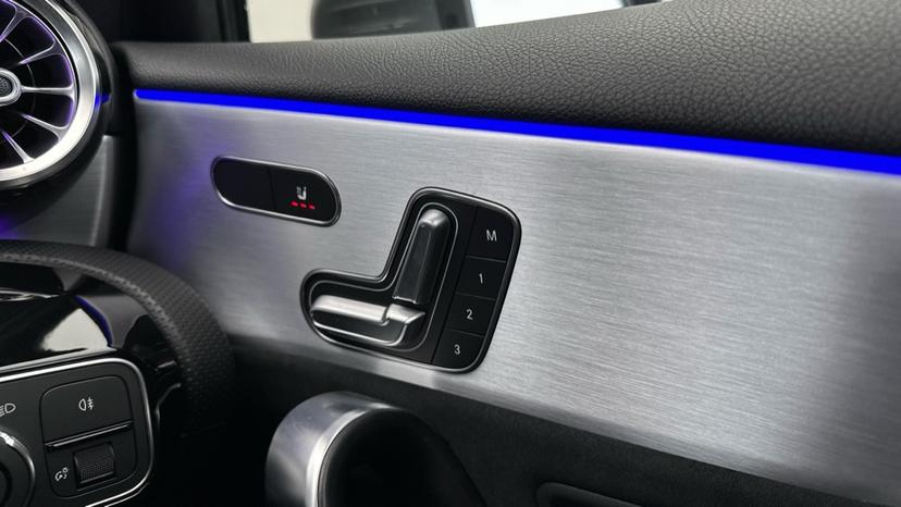 Memory seats/Electric controller seats/Heated Seats /Ambient Lighting 