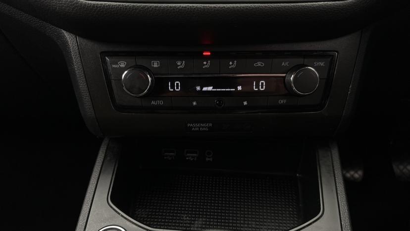 Dual Climate Control / Air Conditioning 