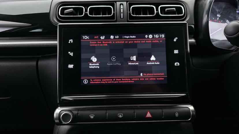Apple CarPlay/Android Auto / Bluetooth 