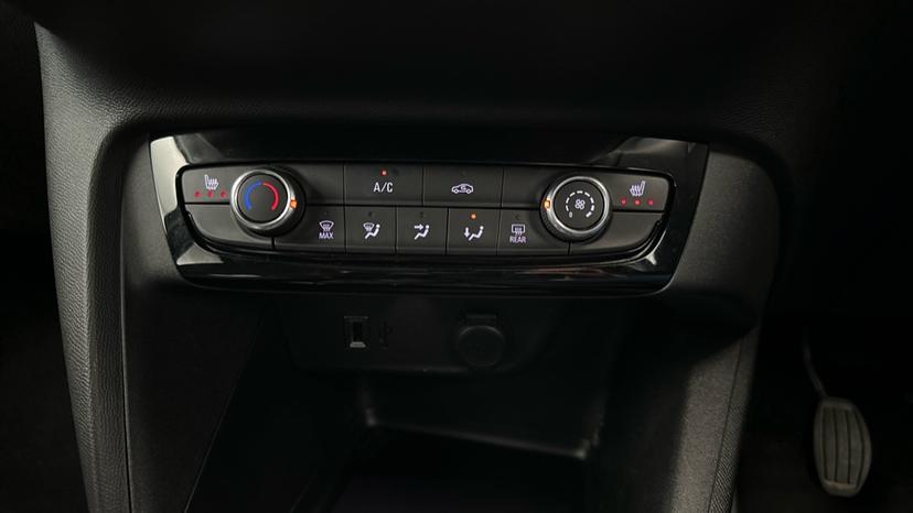Air Conditioning  / Heated Seats 