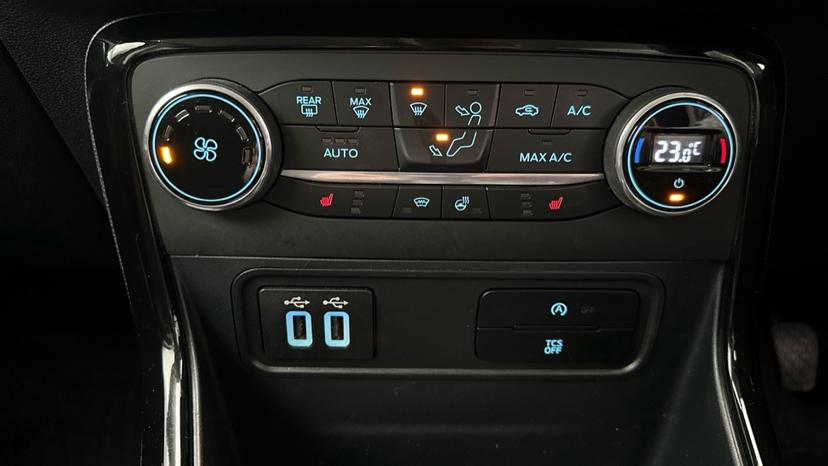 Air Conditioning /Heated Seats /Heated Steering Wheel /Auto stop start 