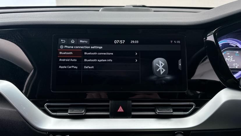 Apple CarPlay/Android Auto / Bluetooth