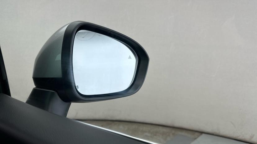 Electric Windows / Wing Mirrors /Lane Assist 