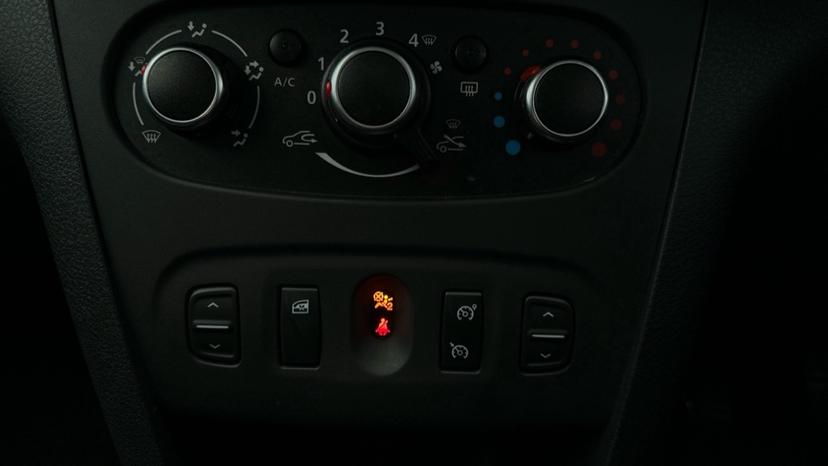 Air Conditioning / Cruise Control/Speed Limiter 