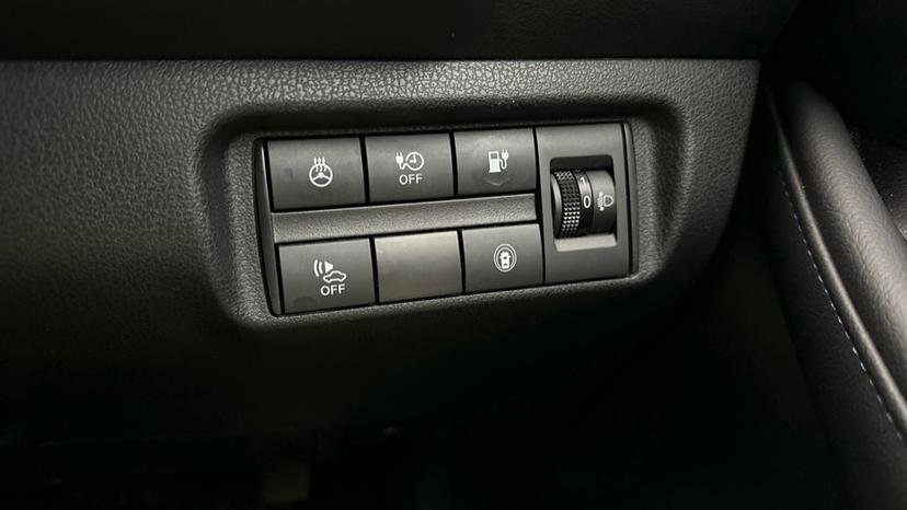 Blind Spot Monitoring System / Heated Steering Wheel 