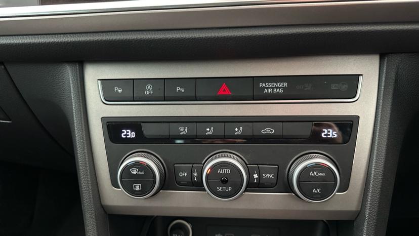 Air Conditioning /Dual Climate Control /Auto Stop/Start/Auto Park 
