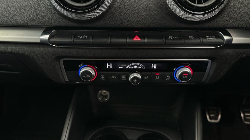 Air Conditioning /Dual Climate Control /Auto stop start 