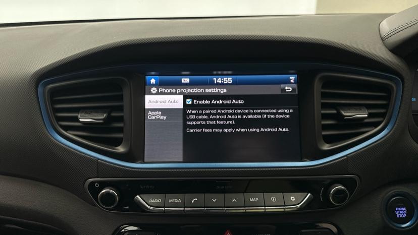 Apple CarPlay/Android Auto 