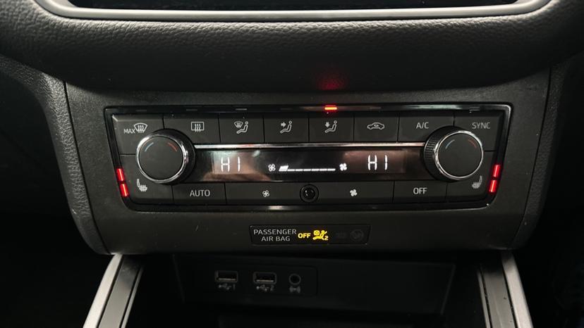 Air Conditioning/Dual Climate/Heated Seats 