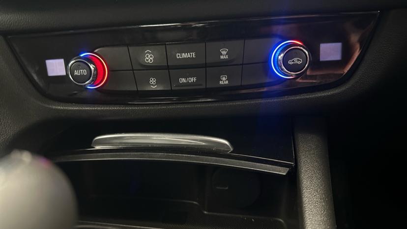 Air Conditioning /Dual Climate Control 