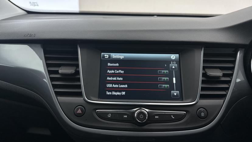 Apple CarPlay/Android Auto/Bluetooth 