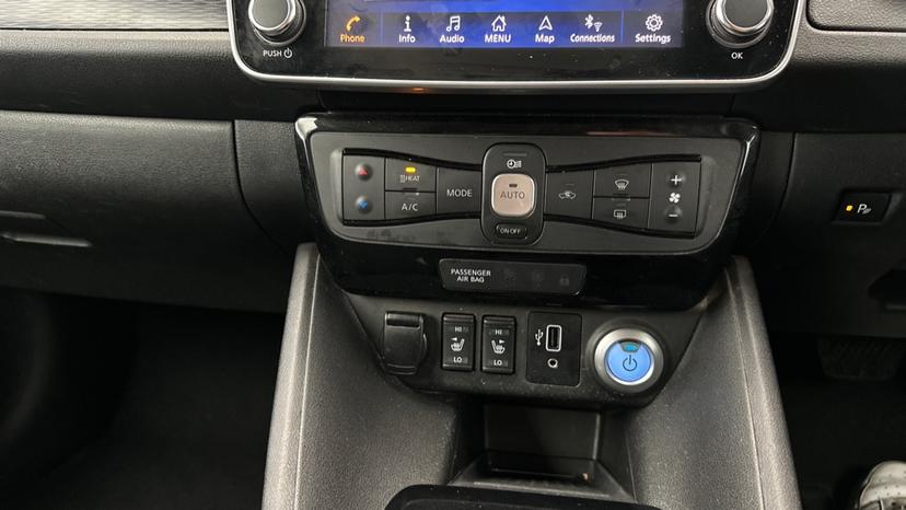 Air Conditioning / auto stop start/ Heated Seats  