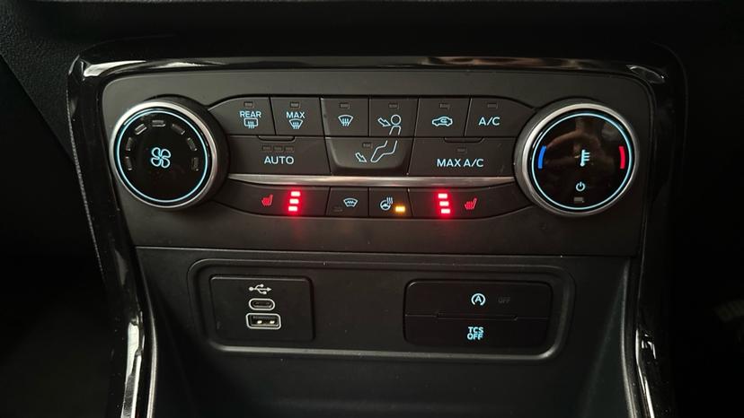 Air Conditioning /Heated Seats/Heated Steering Wheel  /Auto Stop/Start 