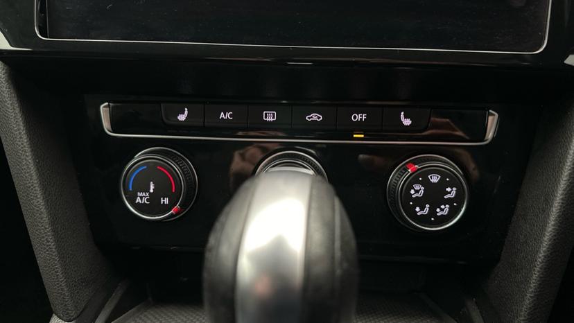 Air Conditioning /Heated Seats 