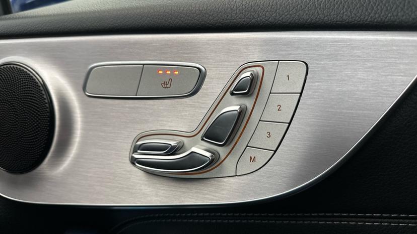 Electric / Heated Seats 