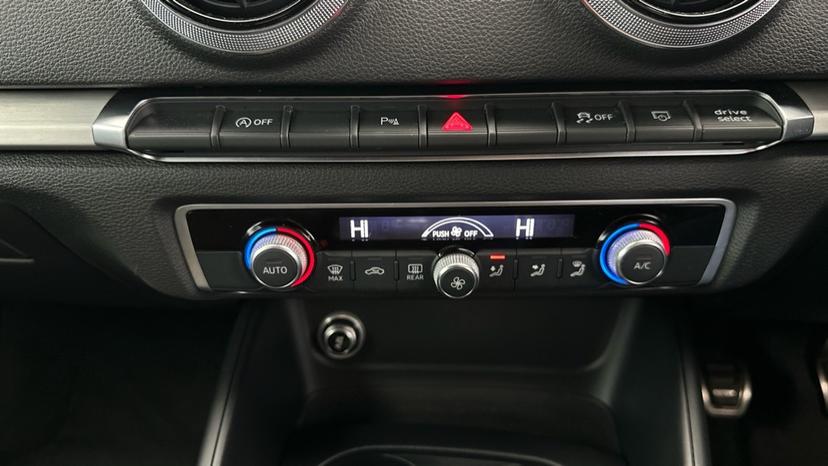 Auto Stop/Start/Air Conditioning /Dual Climate Control 