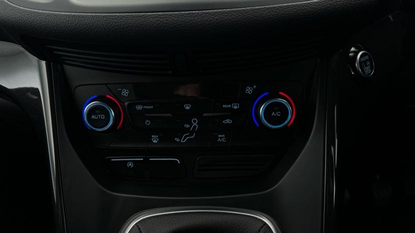Air Conditioning / Auto Stop/Start / Dual Climate Control 
