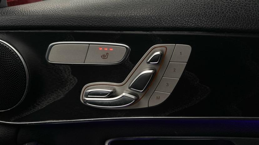 Electric controlled seats/Heated Seats 