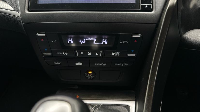 Dual Climate Control  / Air Conditioning  / Auto Stop/Start 