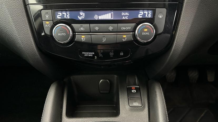 Dual Climate Control / Air Conditioning / Electric Park Brake 