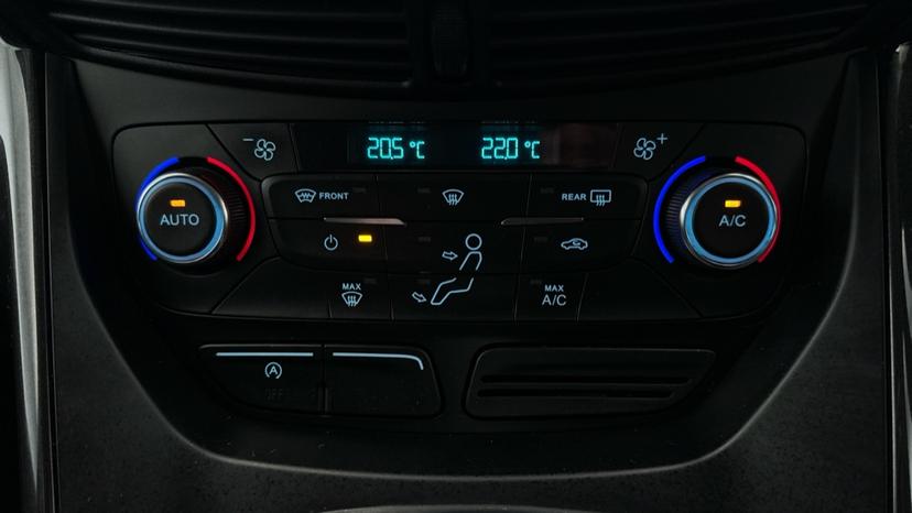 Air Conditioning / Dual Climate Control / Auto Stop/Start 