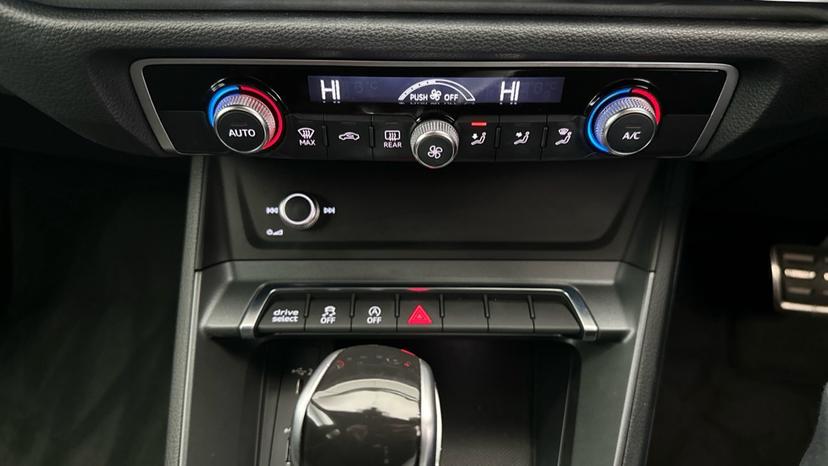 Dual Climate Control / Air Conditioning / Auto Stop/Start 