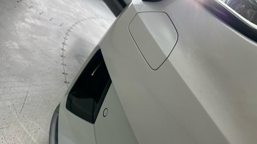 Front Parking Sensors /Headlight Washers 