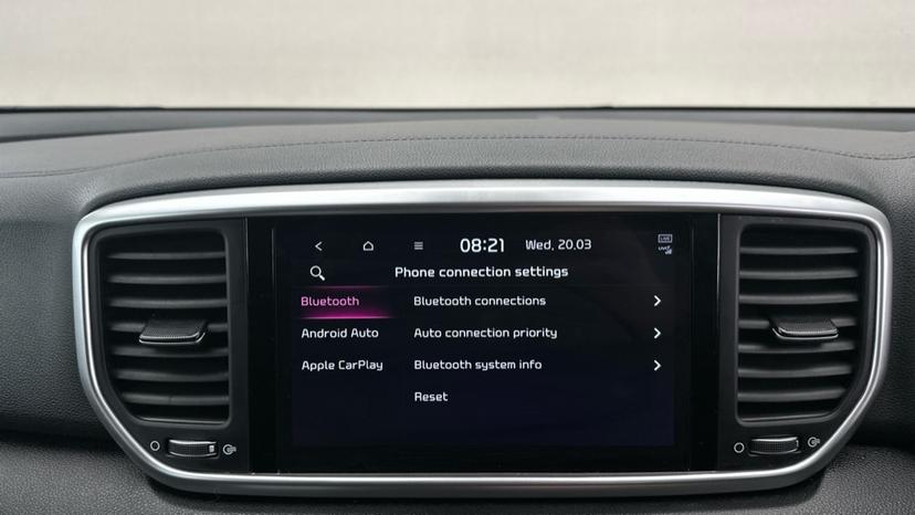 Apple CarPlay / Android Auto / Bluetooth 