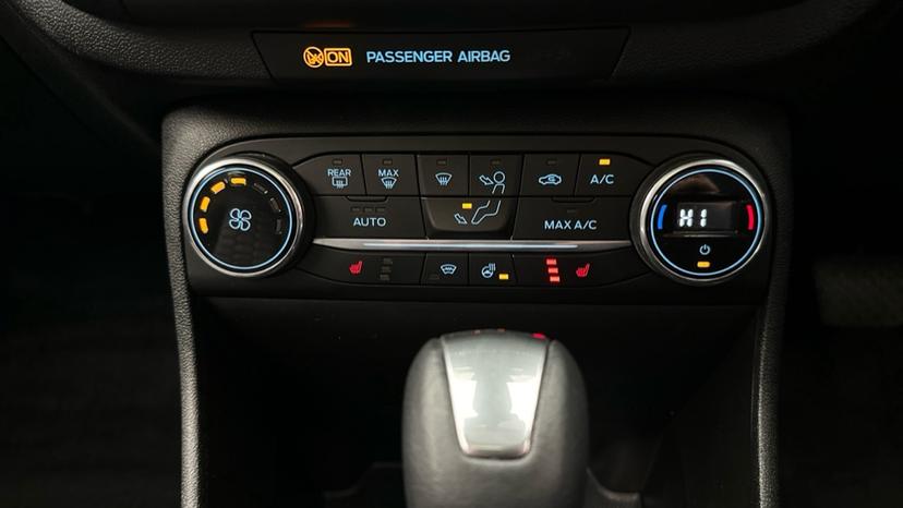 Air Conditioning / Heated Seats / Heated Steering Wheel 