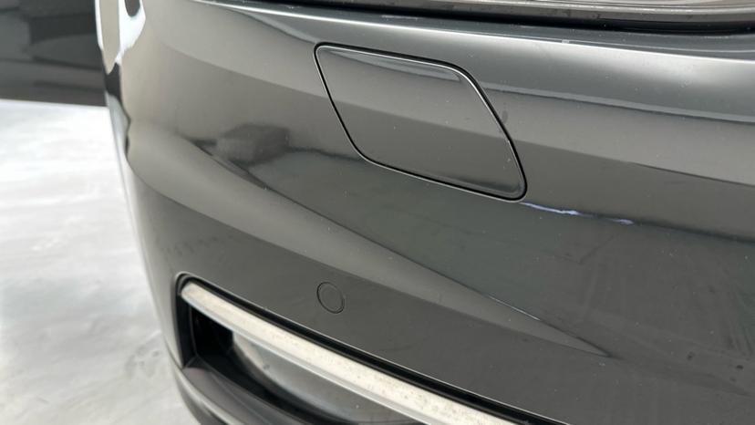 Front Parking Sensors  / Headlight Washers 
