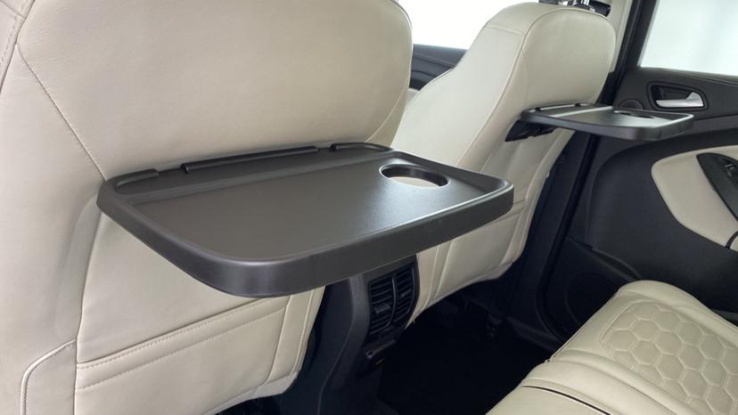 Rear tables/Cupholders 