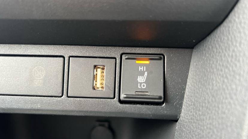 USB Connection&Heated Seat