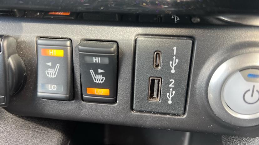 Heated Seats&USB Connection 