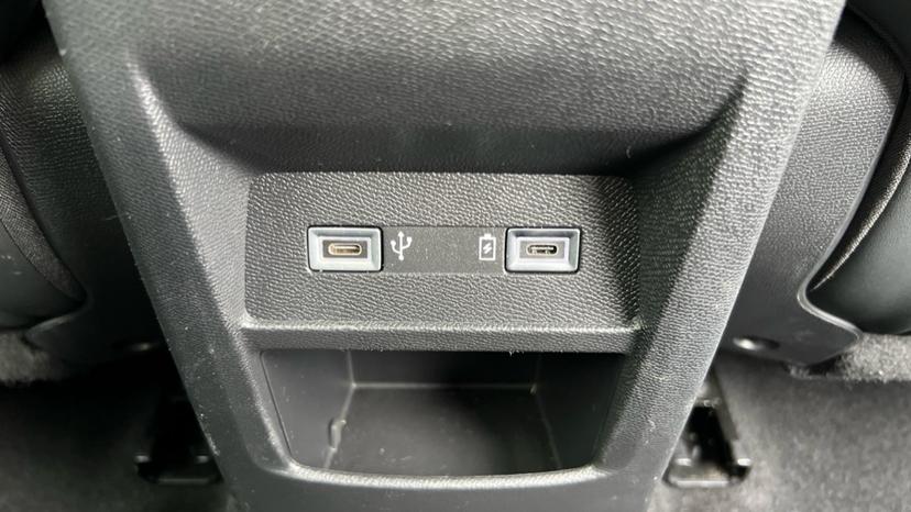 USB/USB-C connections