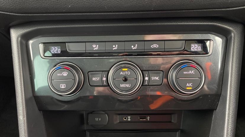 Dual Climate and Air Conditioning 